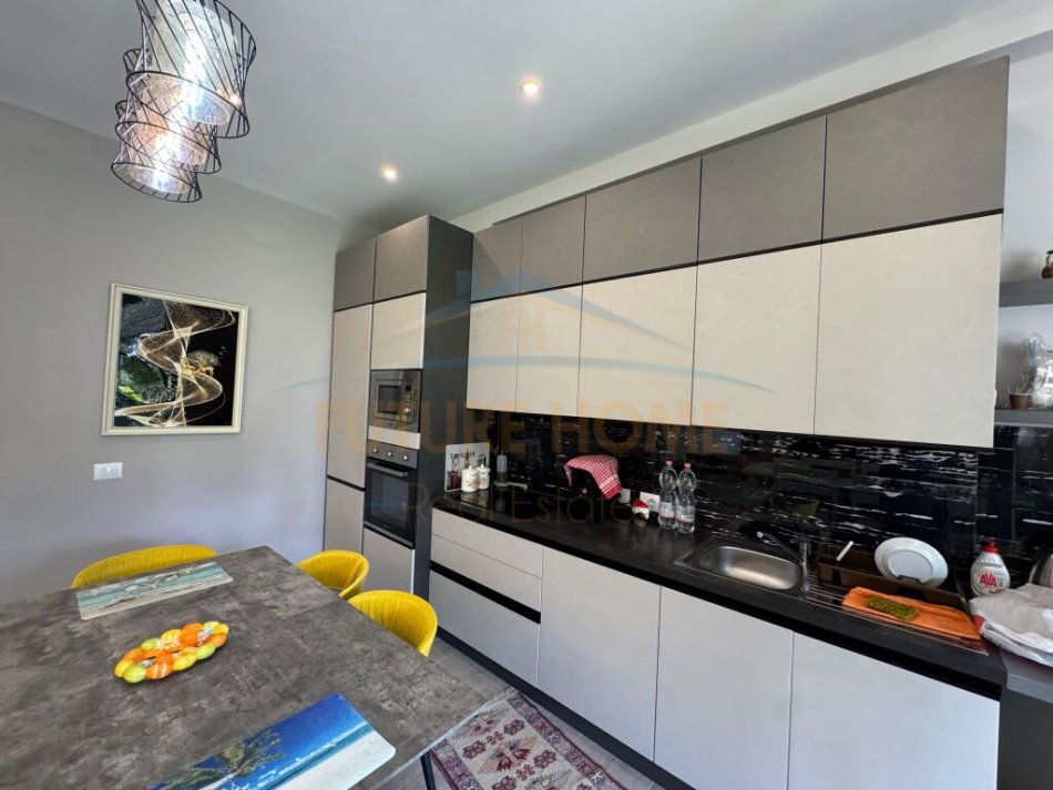 Durres, shitet apartament 2+1 Kati 0, 95 m² 380.000 € (Lura 3, Gjiri i Lalzit)