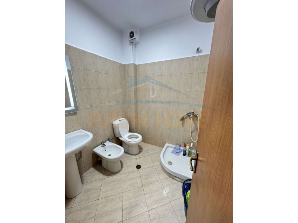 Tirane, shitet apartament 2+1 Kati 1, 88 m² 122.000 € (YZBERISHT)