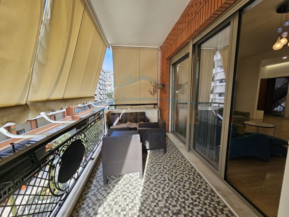 Tirane, jepet me qera apartament 2+1 Kati 3, 128 m² 1.200 € (Kompleksi Delijorgji)