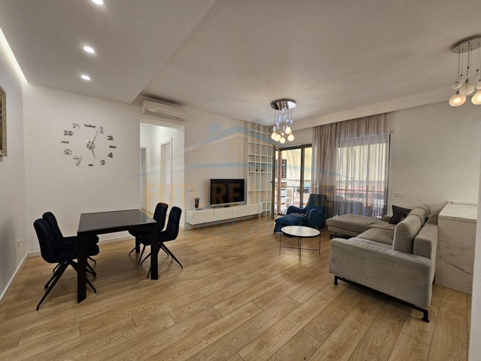 Tirane, jepet me qera apartament 2+1 Kati 3, 128 m² 1.200 € (Kompleksi Delijorgji)