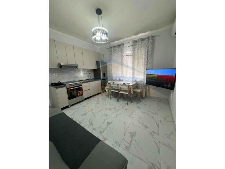 Tirane, jap me qera apartament 1+1 Kati 2, 62 m² 520 € (RRUGA E BARRIKADAVE)