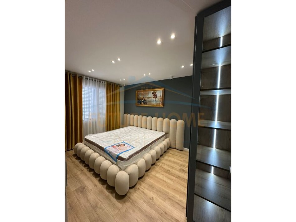 Tirane, jepet me qera apartament 1+1 Kati 5, 44 m² 1.000 € (Bllok)