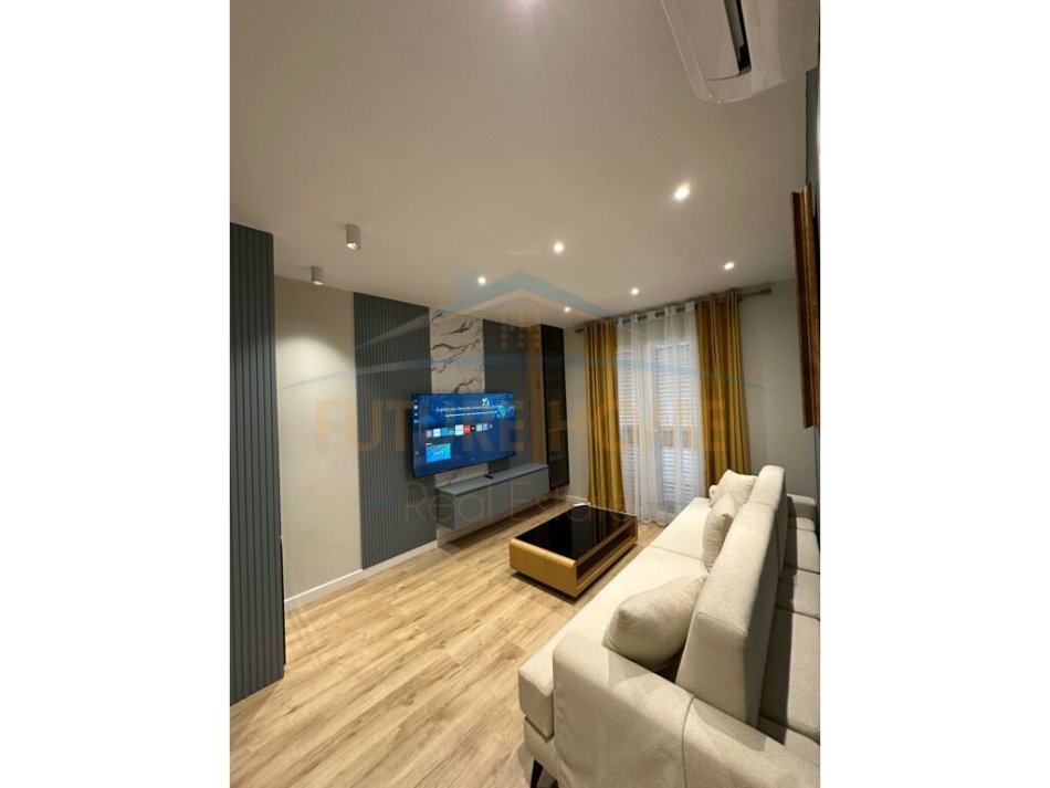 Tirane, jepet me qera apartament 1+1 Kati 5, 44 m² 1.000 € (Bllok)