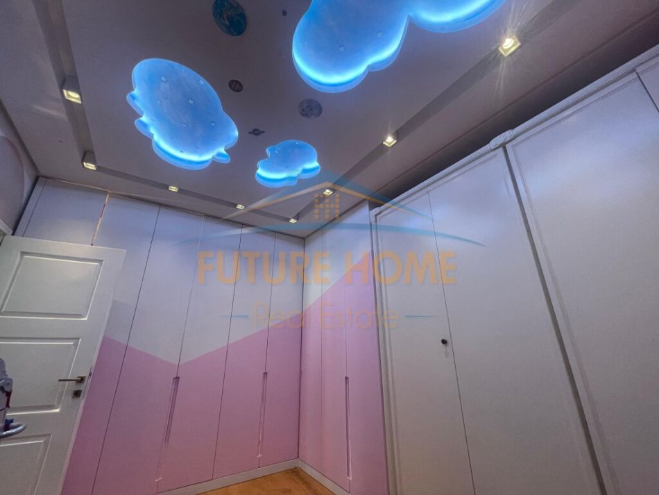 Tirane, shitet apartament 3+1+Ballkon Kati 3, 146 m² 260.000 € (Kopshti Botanik)