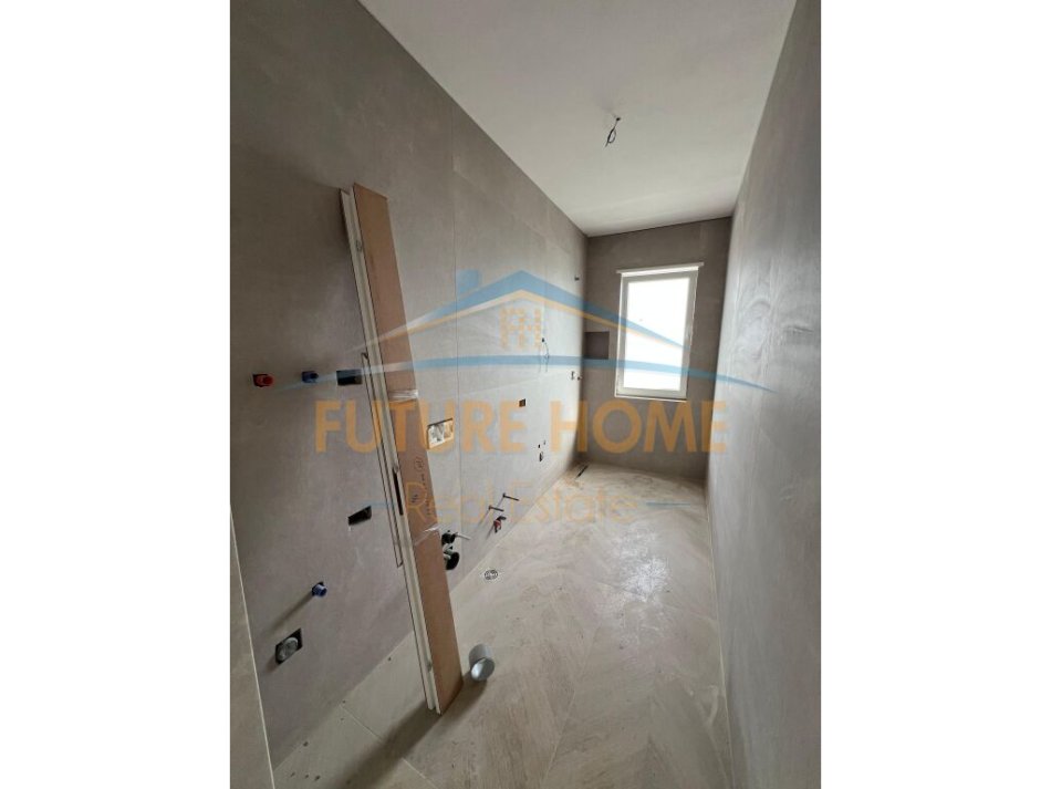 Tirane, shitet apartament 2+1+Ballkon Kati 8, 96 m² 110.000 € (Univers City)