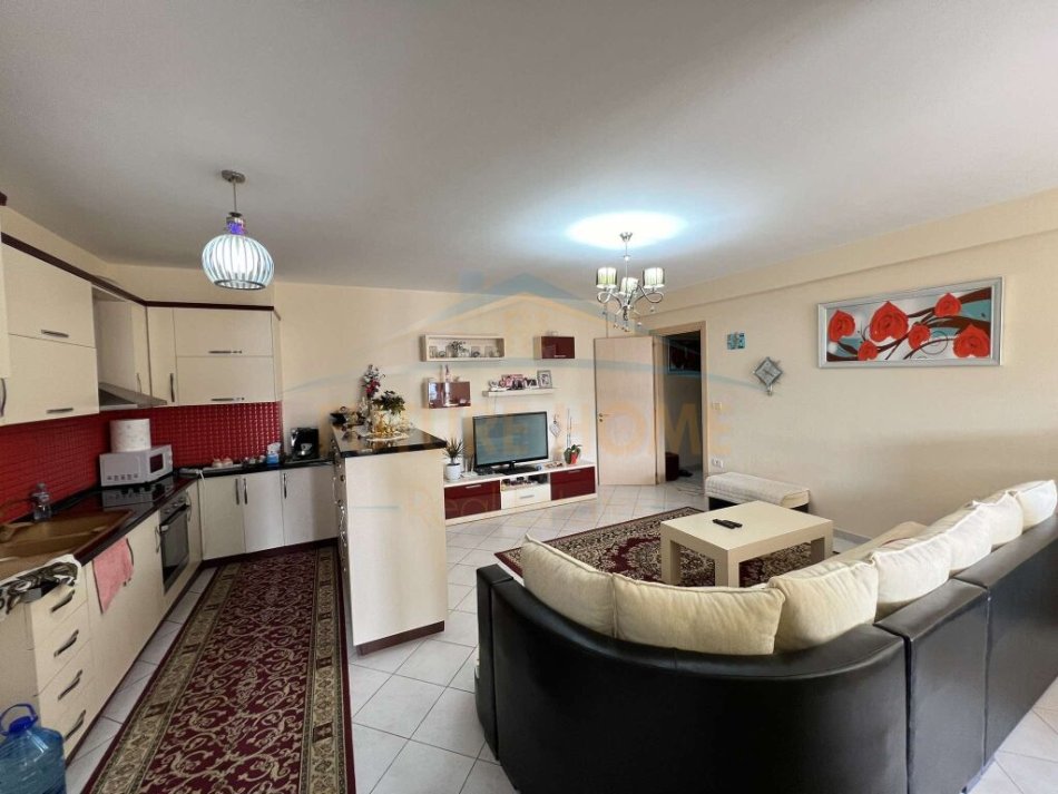 Tirane, shitet apartament 2+1 Kati 5, 121 m² 125.000 € (UNAZA RE)