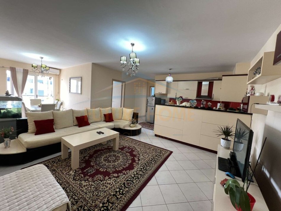 Tirane, shitet apartament 2+1 Kati 5, 121 m² 125.000 € (UNAZA RE)