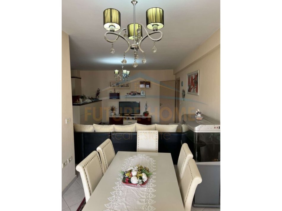 Tirane, shitet apartament 2+1 Kati 5, 121 m² 125.000 € (UNAZA RE)