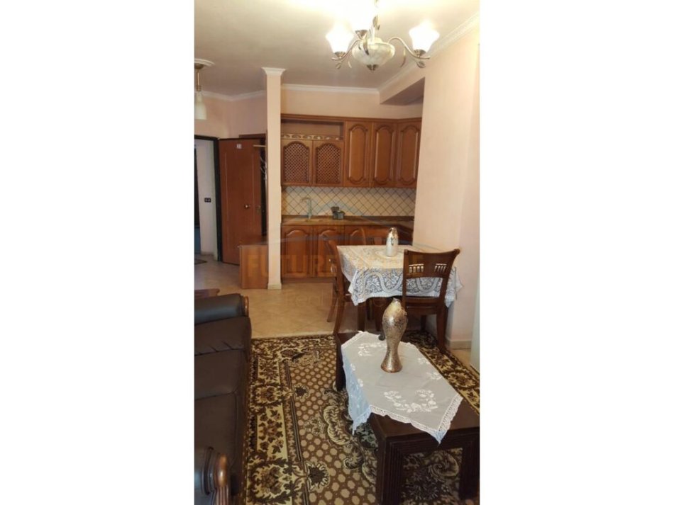 Tirane, jepet me qera apartament 1+1 Kati 8, 70 m² 500 € (Garda)