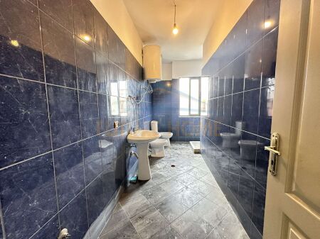 Tirane, shitet apartament 2+1 Kati 8, 132 m² 135.000 € (YZBERISHT)