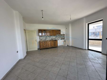 Tirane, shitet apartament 2+1 Kati 8, 132 m² 135.000 € (YZBERISHT)
