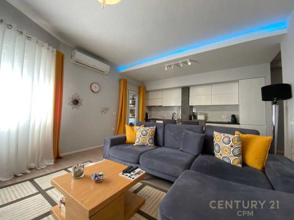 Tirane, shitet apartament 2+1 Kati 3, 110 m² 120.000 € (ne Fresk)