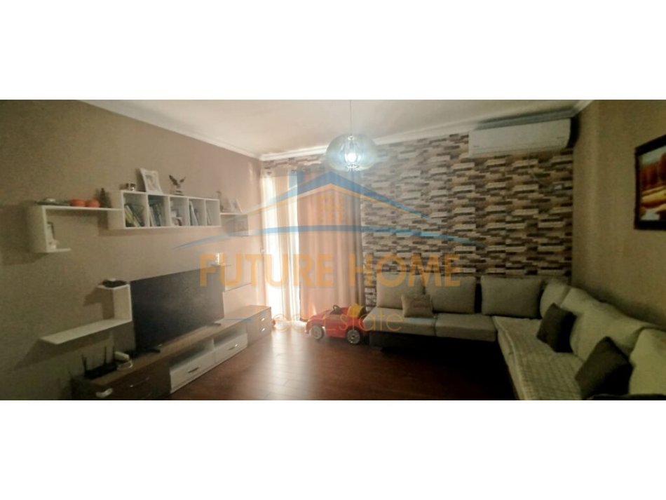 Tirane, shitet apartament 2+1+Ballkon Kati 7, 217 m² 165.000 € (FRESK)
