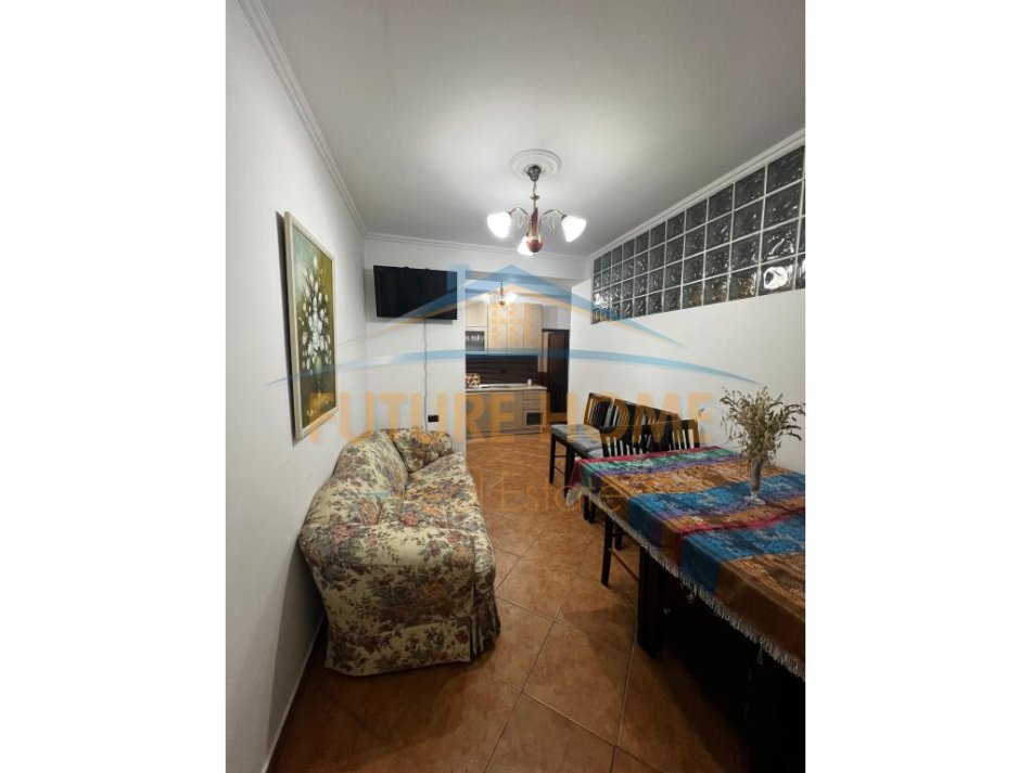 Tirane, jepet me qera apartament 2+1 Kati 2, 80 m² 700 € (Pranë Postes numer 8, Sheshi Wilson)