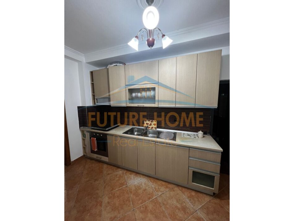 Tirane, jepet me qera apartament 2+1 Kati 2, 80 m² 700 € (Pranë Postes numer 8, Sheshi Wilson)