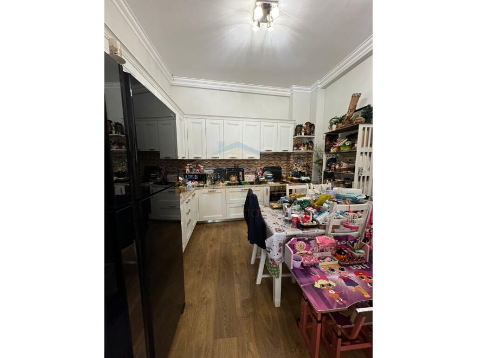 Tirane, shitet apartament 2+1 Kati 1, 123 m² 250.000 € (Liqeni i thate)
