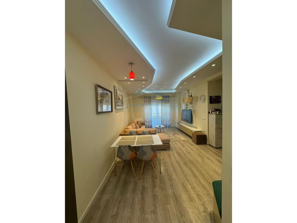 Tirane, jepet me qera apartament 1+1 Kati 6, 75 m² 850 € (KOMUNA E PARISIT)