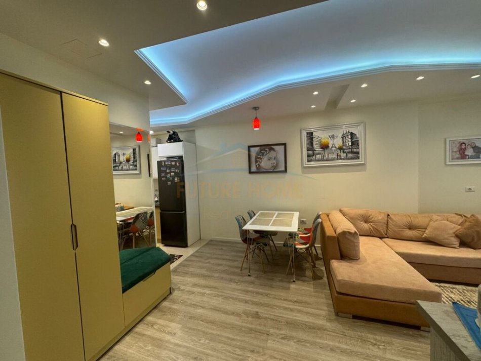 Tirane, jepet me qera apartament 1+1 Kati 6, 75 m² 850 € (KOMUNA E PARISIT)