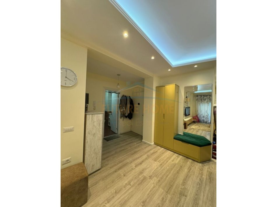 Tirane, jepet me qera apartament 1+1 Kati 6, 75 m² 850 € (KOMUNA E PARISIT)