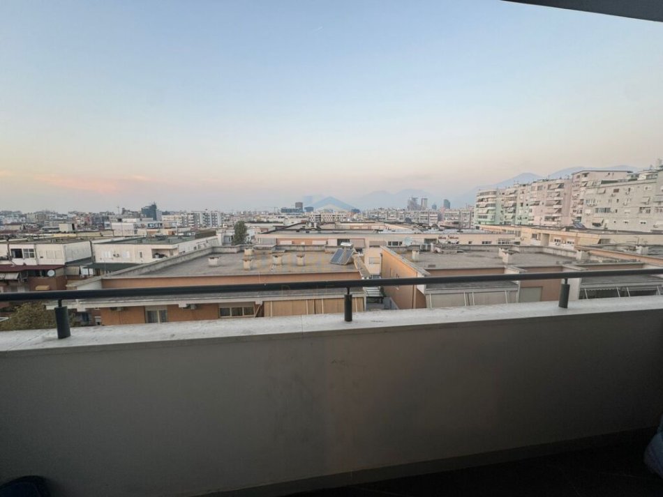 Tirane, jepet me qera apartament 1+1 Kati 6, 75 m² 850 € (Komuna e Parisit)