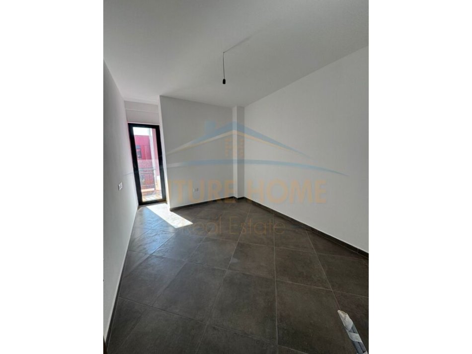 Tirane, shes apartament 2+1+Ballkon Kati 7, 97 m² 185.000 € (Rruga e Dibres)