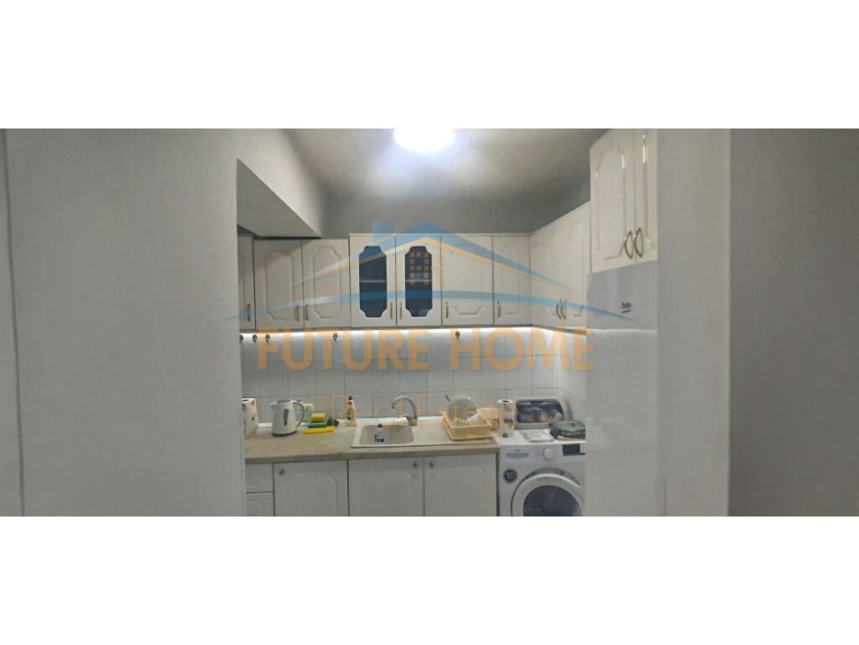 Tirane, jepet me qera apartament 2+1+Ballkon Kati 1, 92 m² 650 € (QENDER)