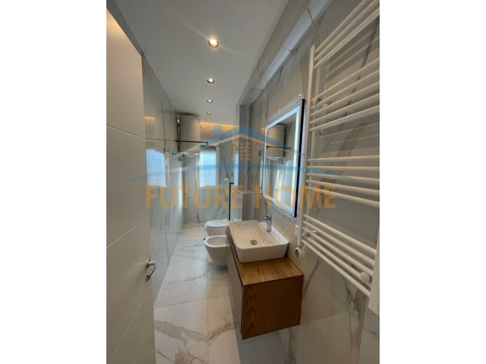 Tirane, jepet me qera apartament 2+1+Ballkon Kati 6, 110 m² 1.300 € (KODRA E DIELLIT)