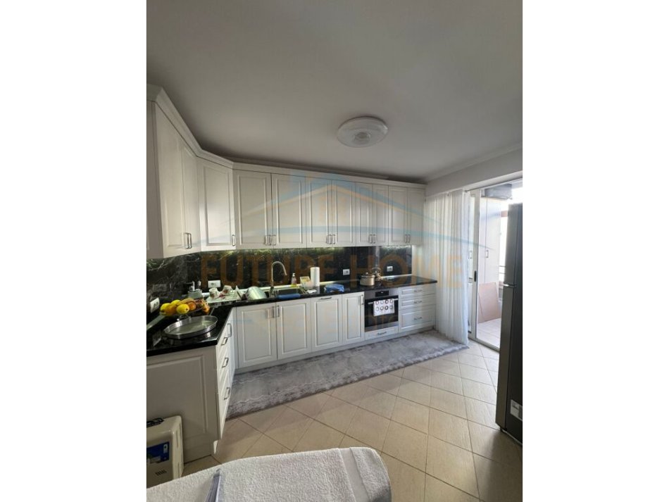 Tirane, shitet apartament 2+1 Kati 3, 113 m² 295.000 € (Rruga e Barrikadave)