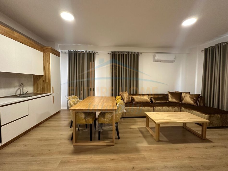 Tirane, jepet me qera apartament 2+1 Kati 7, 83 m² 700 € (Rruga Xhanfize Keko)