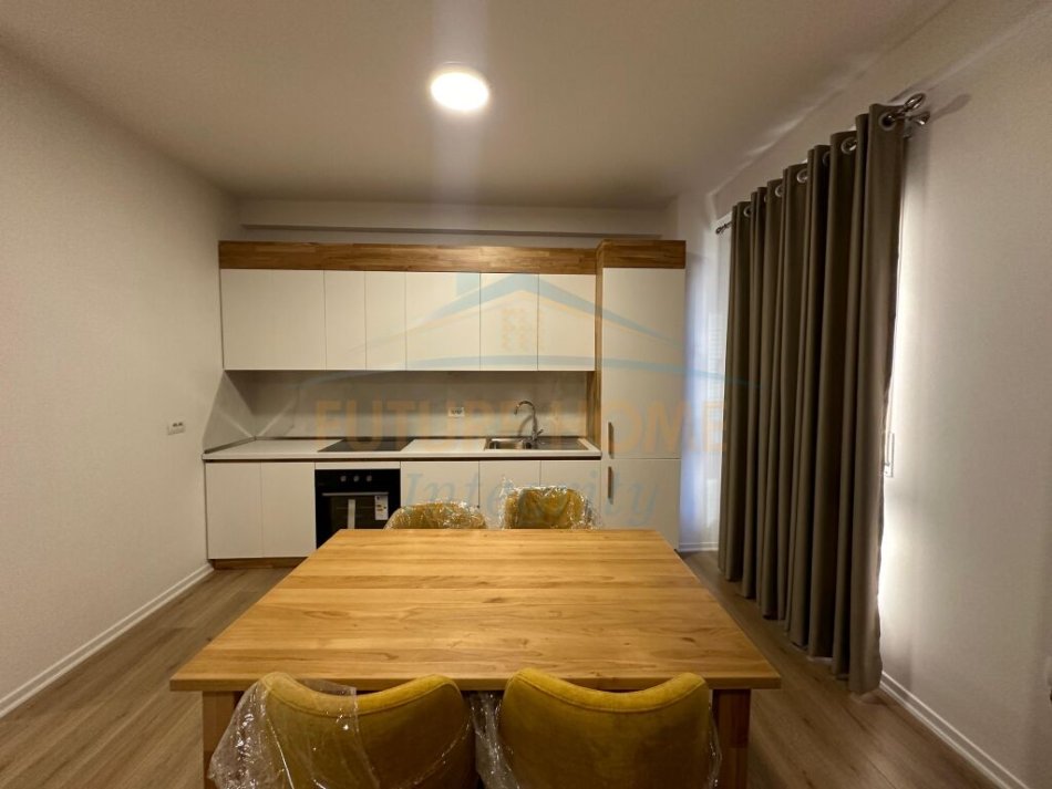 Tirane, jepet me qera apartament 2+1 Kati 7, 83 m² 700 € (Rruga Xhanfize Keko)