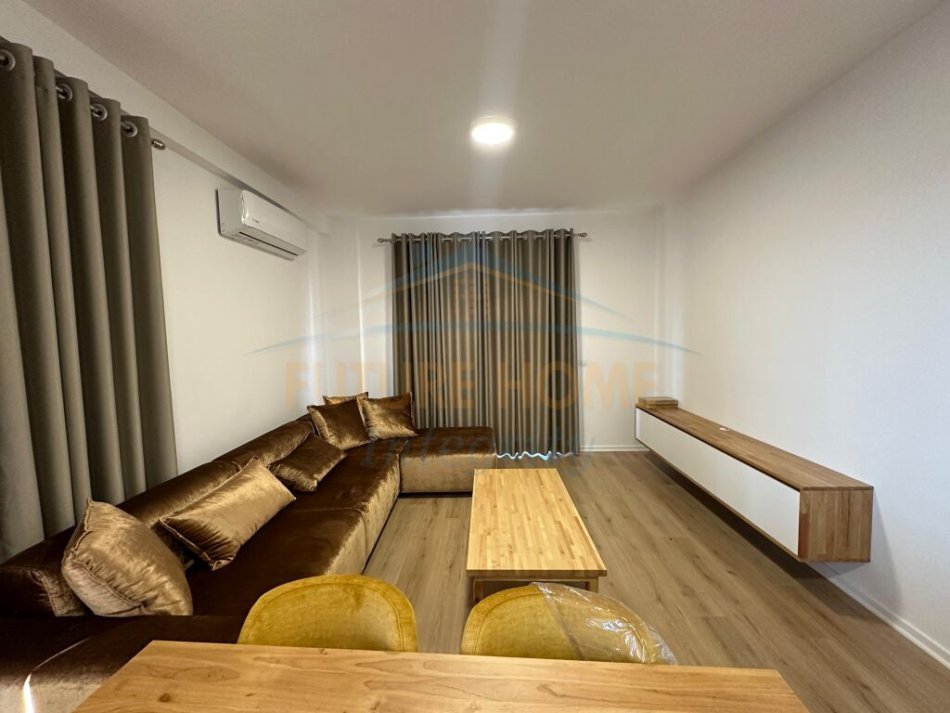 Tirane, jepet me qera apartament 2+1 Kati 7, 83 m² 700 € (Rruga Xhanfize Keko)