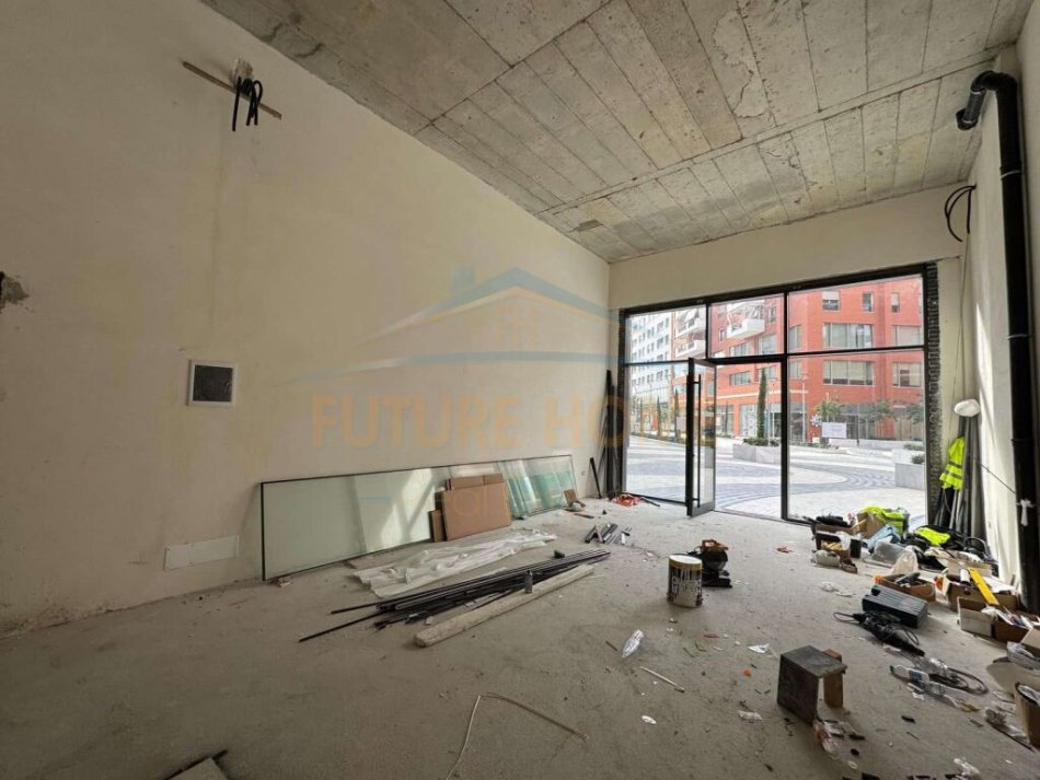 Tirane, jepet me qera ambjent biznesi Kati 0, 65 m² 1.300 € (delijorgj)