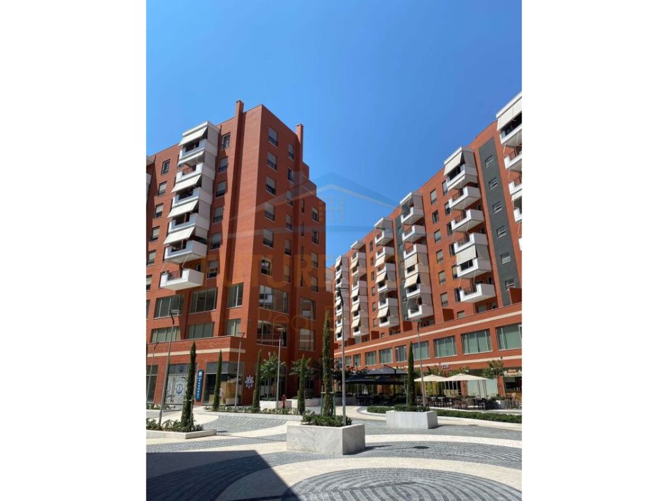 Tirane, jepet me qera ambjent biznesi Kati 0, 65 m² 1.300 € (delijorgj)