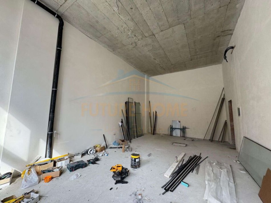 Tirane, jepet me qera ambjent biznesi Kati 0, 65 m² 1.300 € (delijorgj)