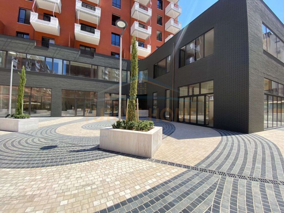 Tirane, jepet me qera ambjent biznesi Kati 0, 65 m² 1.300 € (delijorgj)