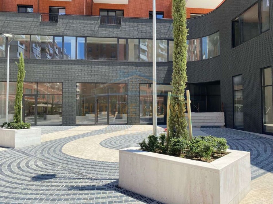Tirane, jepet me qera ambjent biznesi Kati 0, 65 m² 1.300 € (delijorgj)