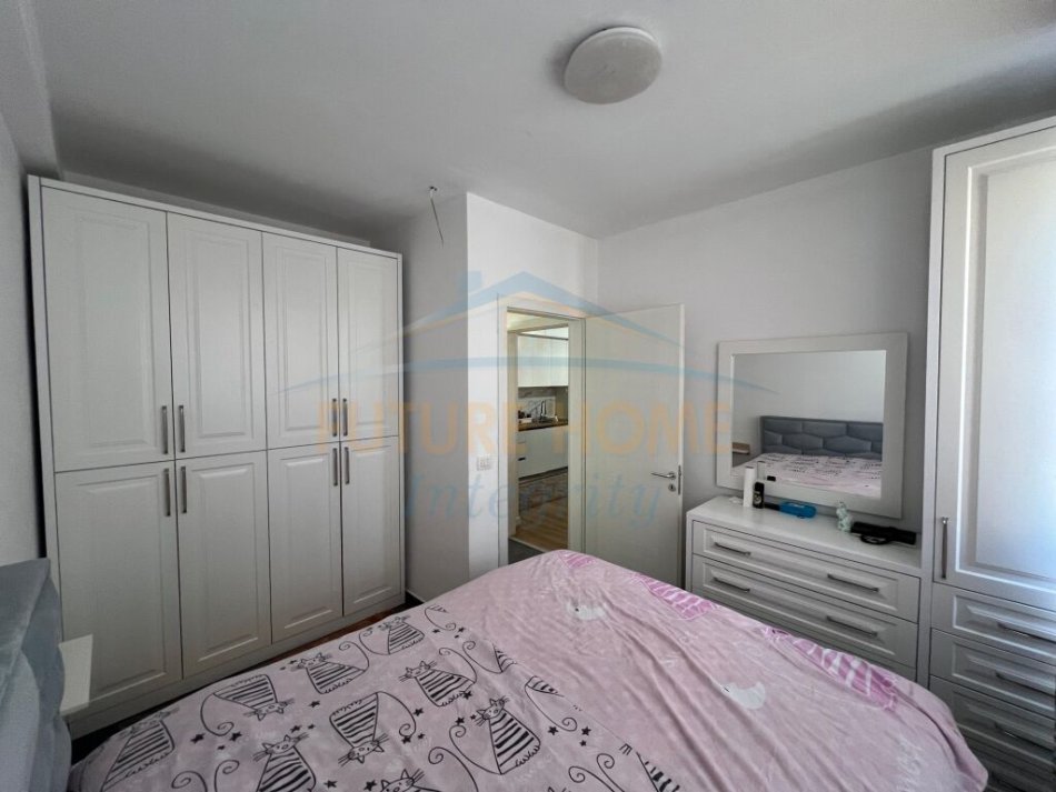 Tirane, jepet me qera apartament 1+1+Ballkon Kati 3, 63 m² 400 € (Fresku)