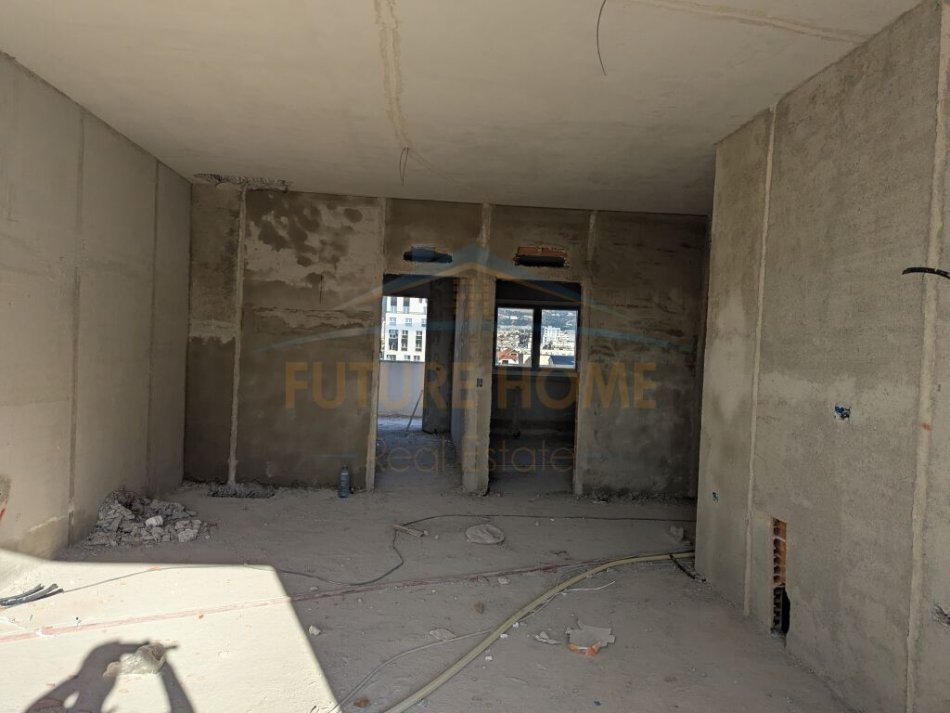 Tirane, shitet apartament 2+1 Kati 7, 89 m² 152.000 € (Shkolla e Kuqe)