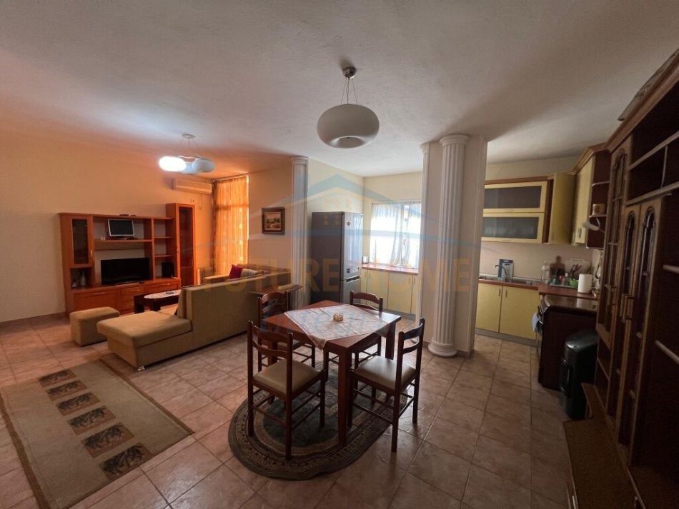 Tirane, jepet me qera apartament 1+1+Ballkon Kati 5, 76 m² 550 € (Sheshi Willson)