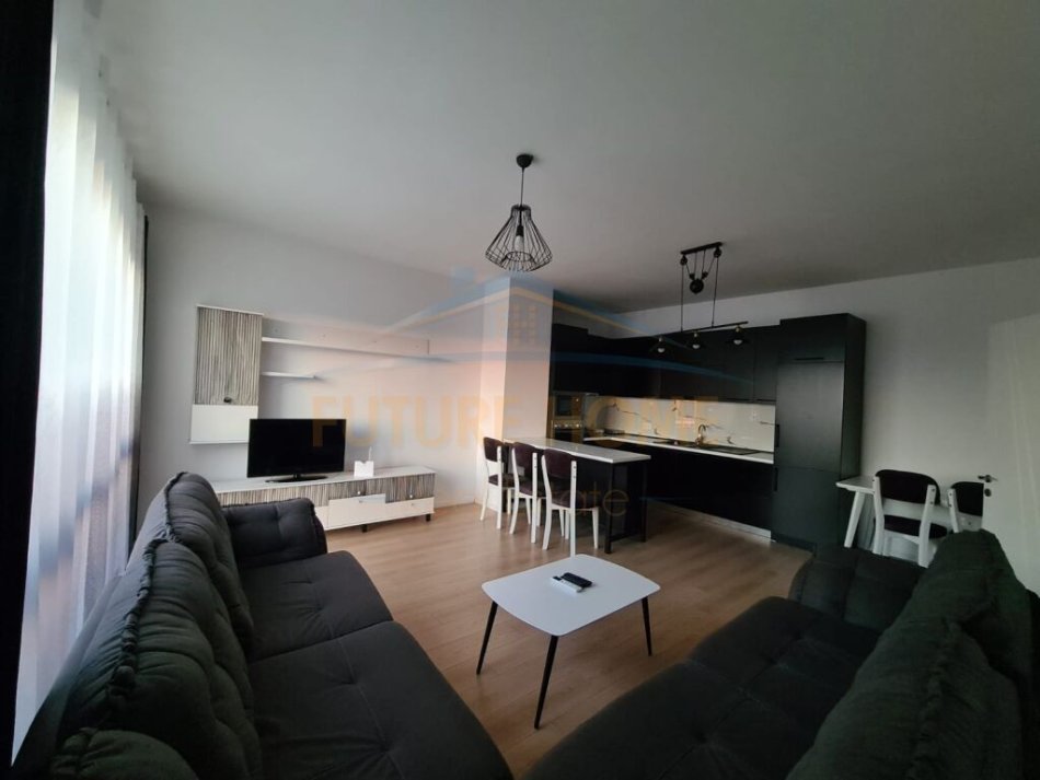 Tirane, jepet me qera apartament 1+1 Kati 10, 70 m² 550 € (Rruga e Dibres)