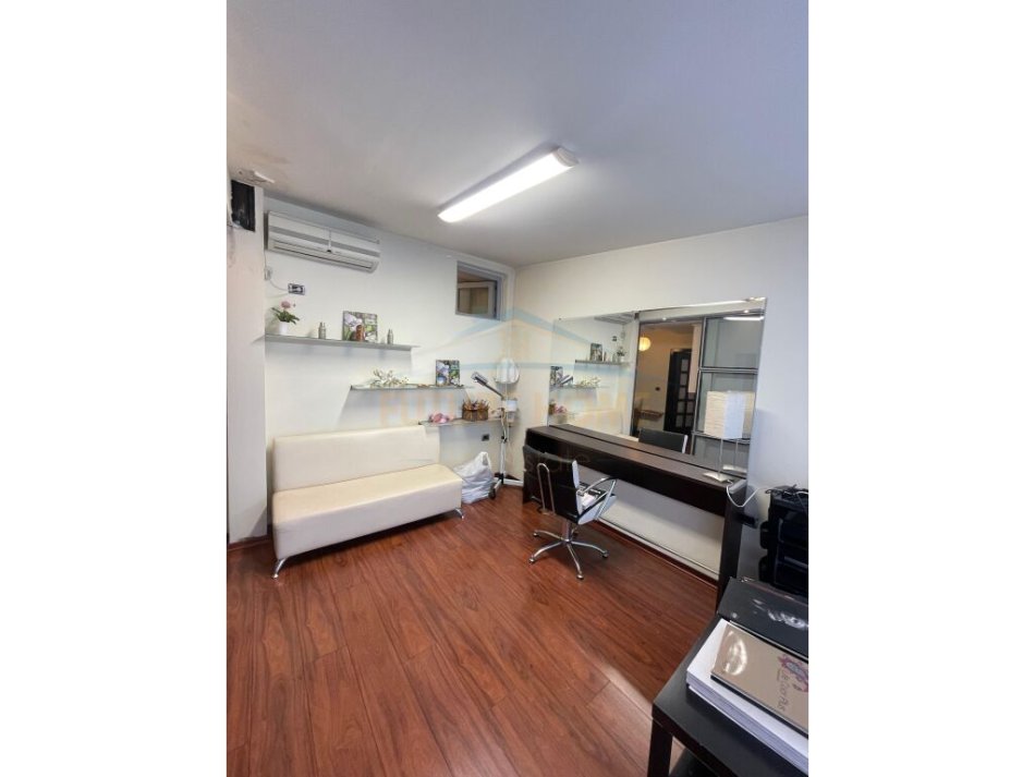 Tirane, jap me qera apartament 2+1 Kati 2, 750 € 