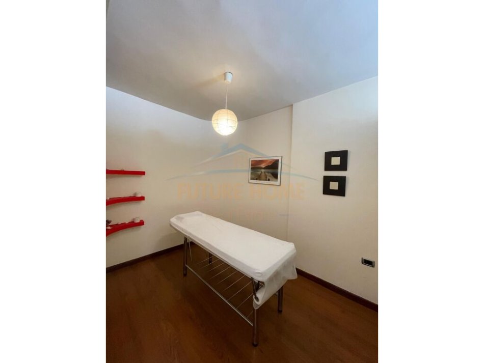 Tirane, jepet me qera ambjent biznesi Kati 2, 105 m² 1.200 € (Ish Ekspozita)