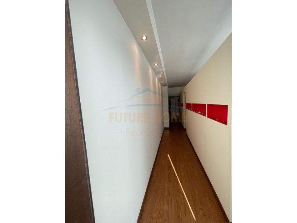 Tirane, jepet me qera ambjent biznesi Kati 2, 105 m² 1.200 € (Ish Ekspozita)