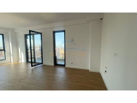 Tirane, jepet me qera apartament 2+1 Kati 8, 75 m² 800 € (Rruga Tefta Tashko Koco, Tirane, AREA45492)