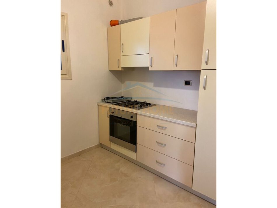 Vlore, jepet me qera Vile 2 Katshe Kati 2, 150 m² 600 € (lagjia Kushtrimi) rv46045
