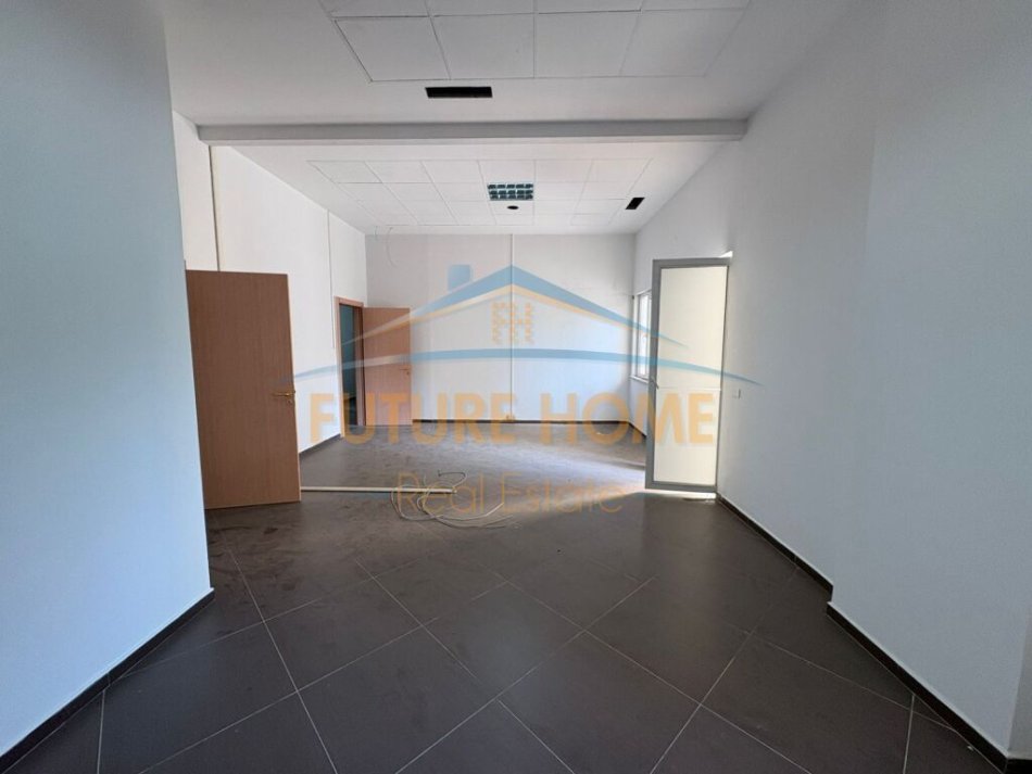 Tirane, shitet ambjent biznesi Kati 1, 200 m² 620.000 € (Rruga e Dibres)