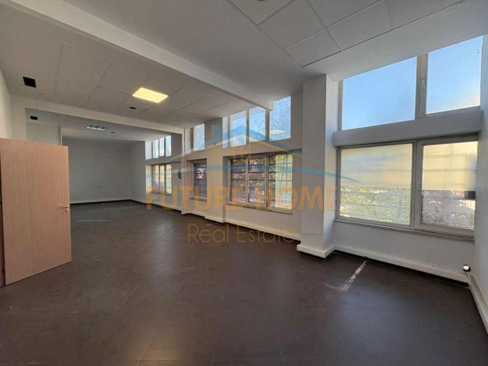 Tirane, shitet ambjent biznesi Kati 1, 200 m² 620.000 € (Rruga e Dibres)