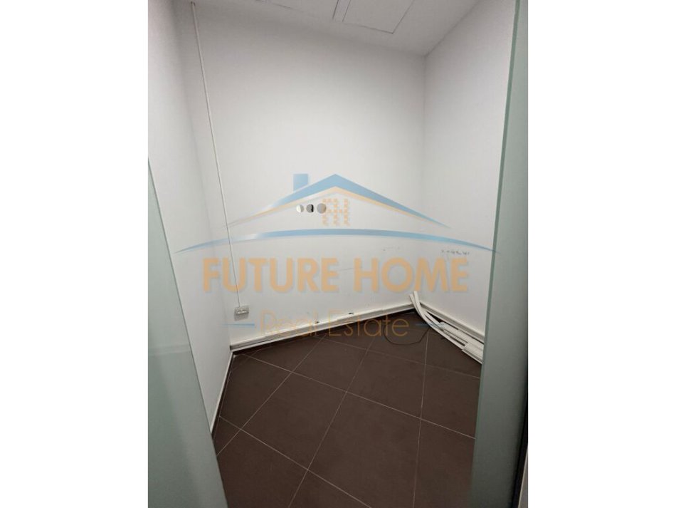 Tirane, shitet ambjent biznesi Kati 1, 200 m² 620.000 € (Rruga e Dibres)