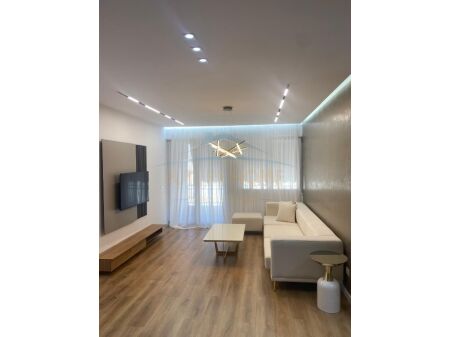 Tirane, shitet apartament 2+1+Ballkon Kati 5, 121 m² 280.000 € (prane Queen Hotel, mbi Kristal Center, AREA46050)