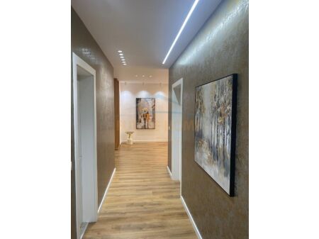 Tirane, shitet apartament 2+1+Ballkon Kati 5, 121 m² 280.000 € (prane Queen Hotel, mbi Kristal Center, AREA46050)